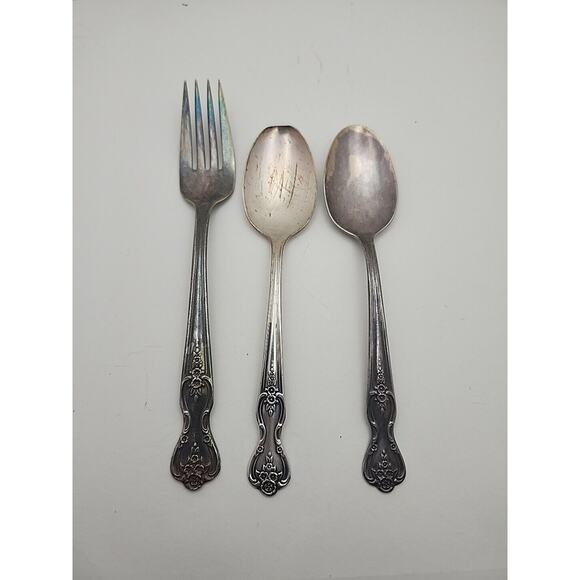 Wm Rogers Vintage Silverplate Fork & Spoons Magnolia Design Extra Plate Flatware - Picture 1 of 6